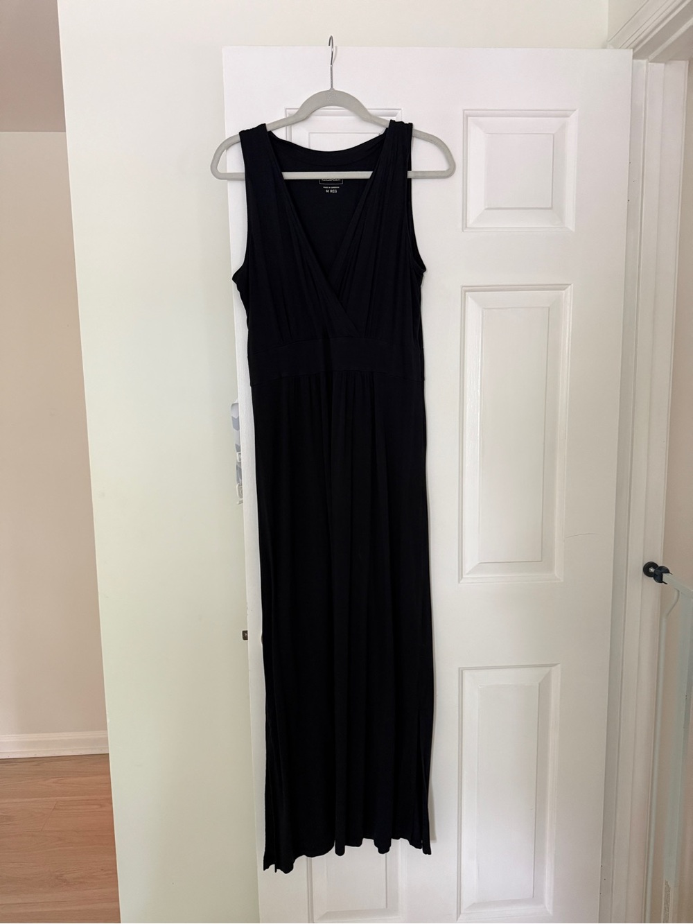 L.L. Bean Black Sleeveless V-Neck Maxi Summer Knit Dress
